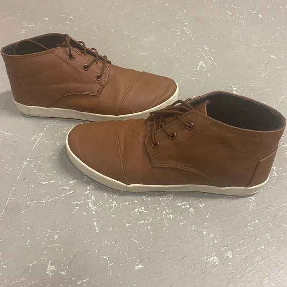 Size 7 men’s Tom’s - Picture 2 of 3